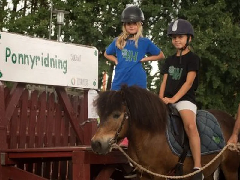 BARNKALAS MED RIDNING