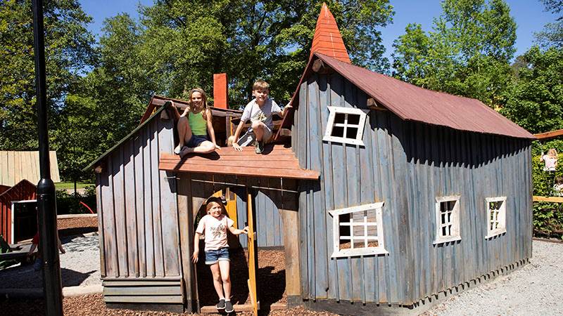 Tungelsta trädgårdsparks lekplats